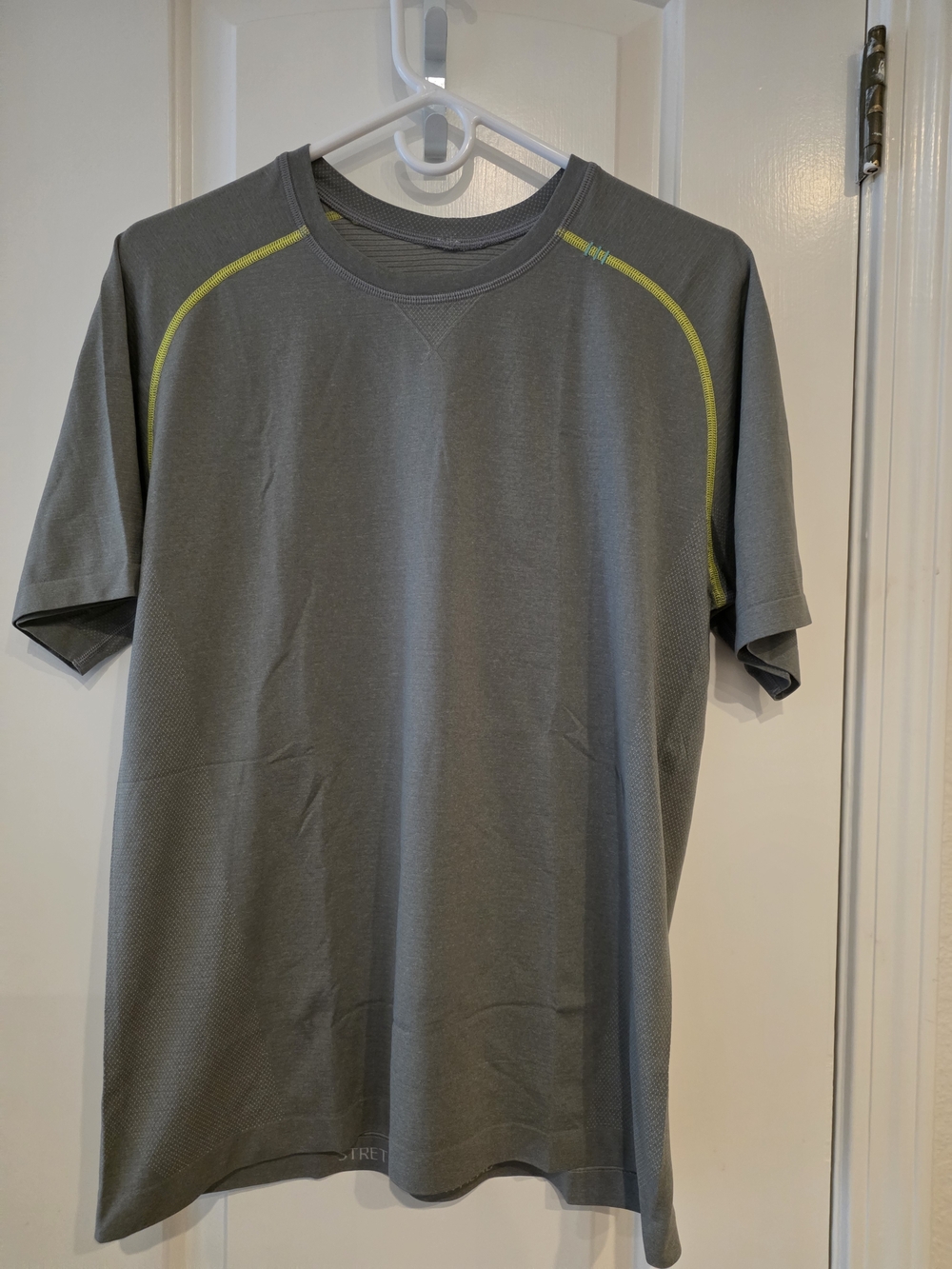 Men's Lululemon Metal Vent Tech  Sthretch Shirt Size M.